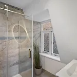 Stylish-loft Near Center And Park Apartment