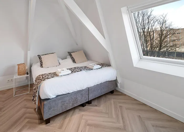 Stylish-loft Near Center And Park